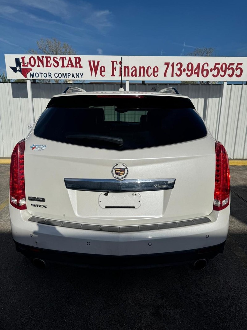 Cadillac SRX Vehicle Full-screen Gallery Image 04