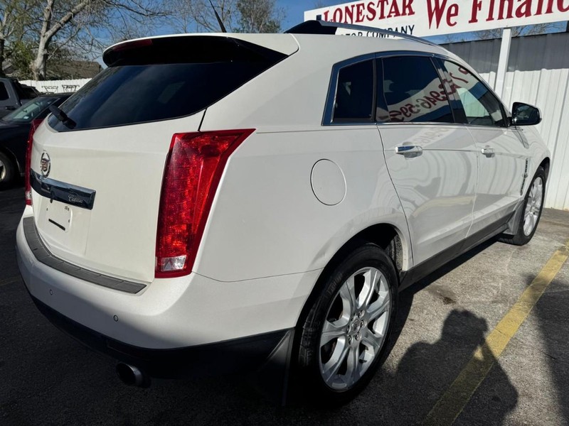 Cadillac SRX Vehicle Full-screen Gallery Image 05