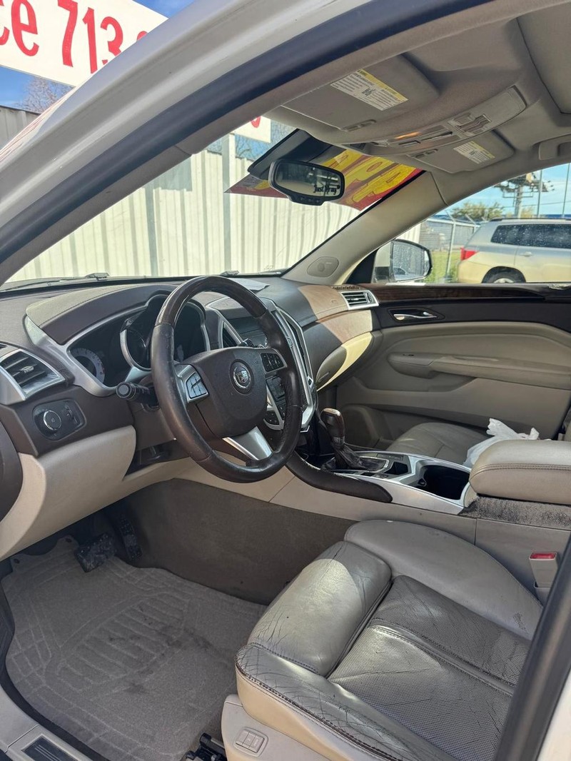 Cadillac SRX Vehicle Full-screen Gallery Image 08