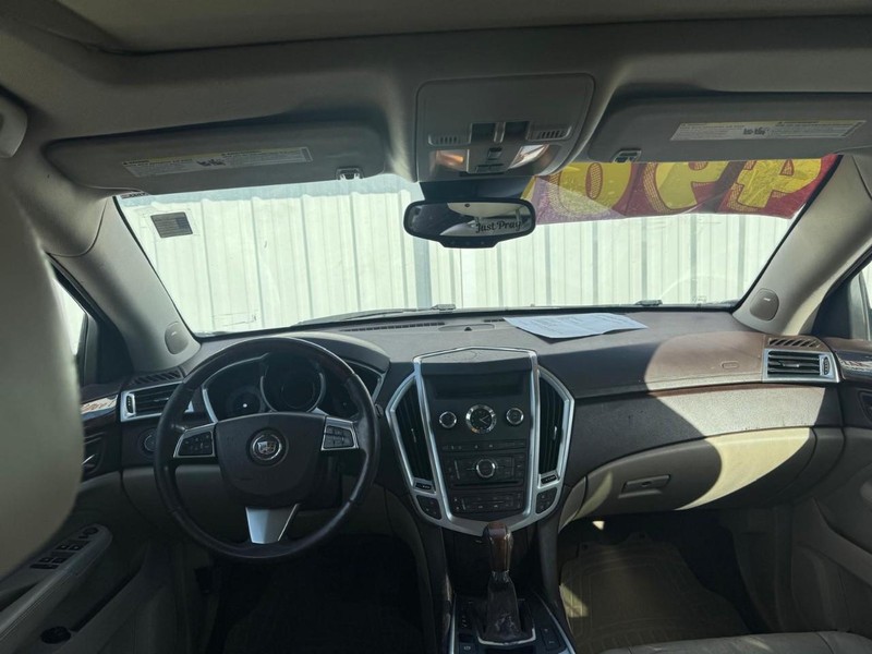 Cadillac SRX Vehicle Full-screen Gallery Image 09