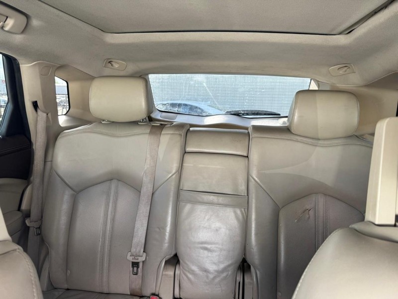 Cadillac SRX Vehicle Full-screen Gallery Image 10