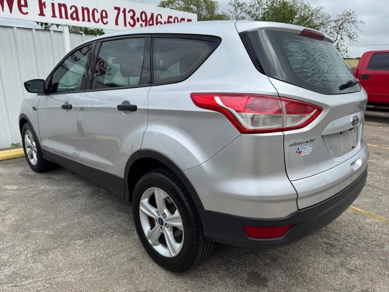 Ford Escape Vehicle Full-screen Gallery Image 06