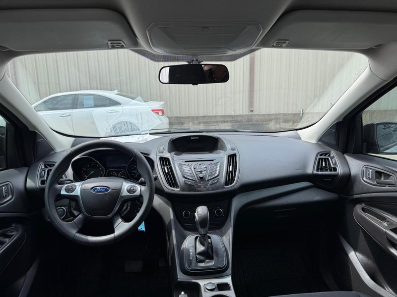 Ford Escape Vehicle Full-screen Gallery Image 09