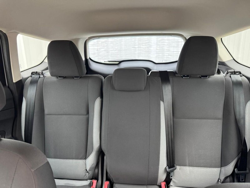 Ford Escape Vehicle Full-screen Gallery Image 10