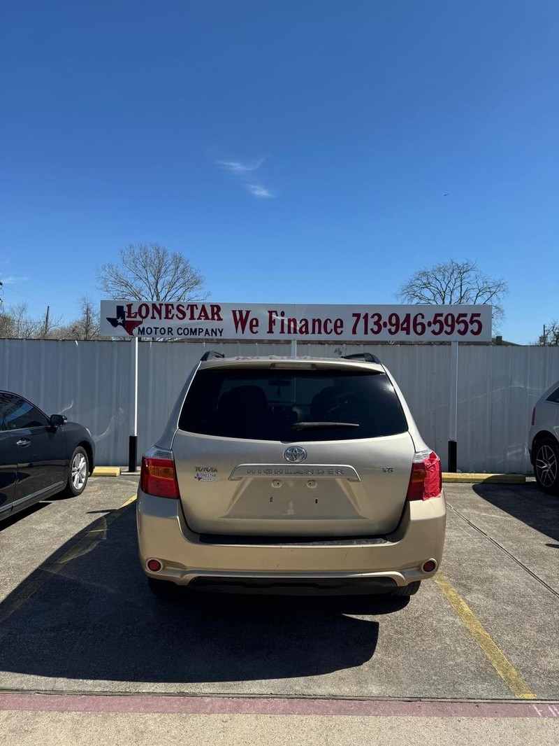 Toyota Highlander Vehicle Full-screen Gallery Image 04