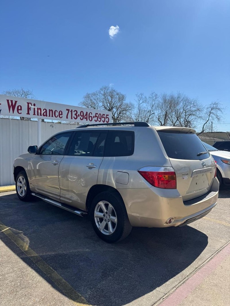 Toyota Highlander Vehicle Full-screen Gallery Image 05