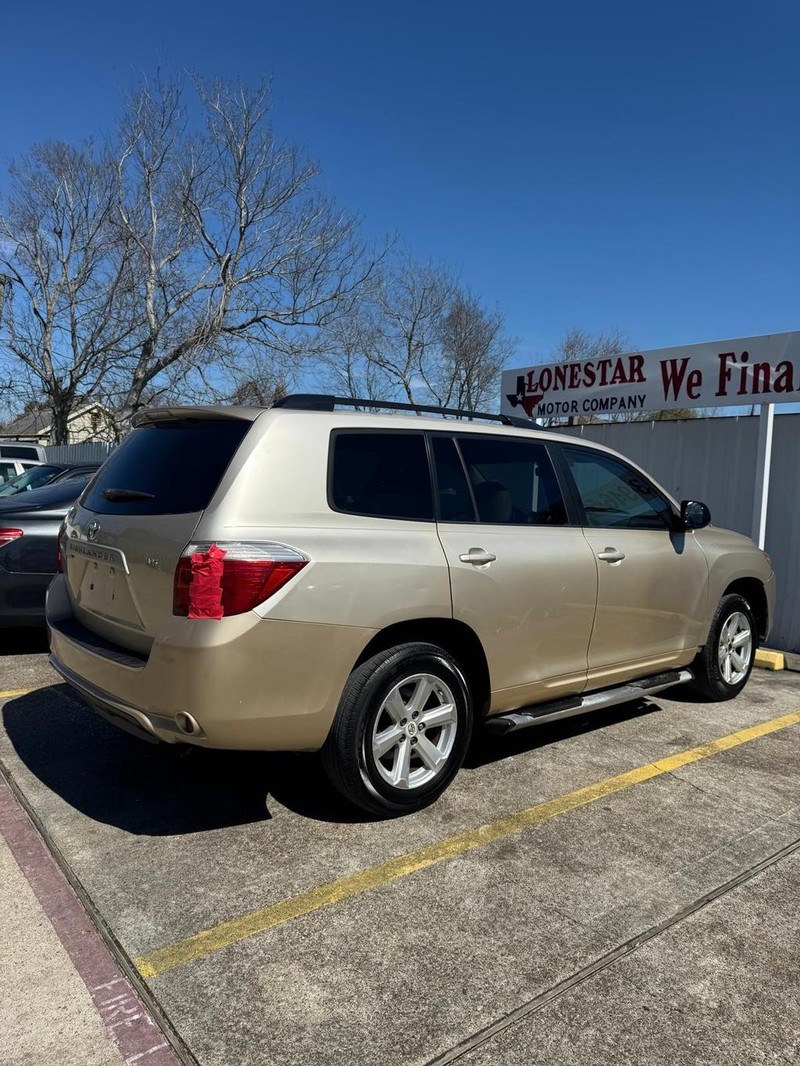 Toyota Highlander Vehicle Full-screen Gallery Image 06