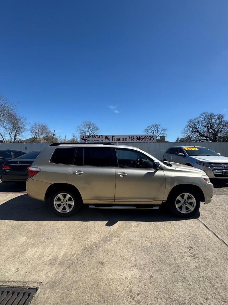 Toyota Highlander Vehicle Full-screen Gallery Image 07