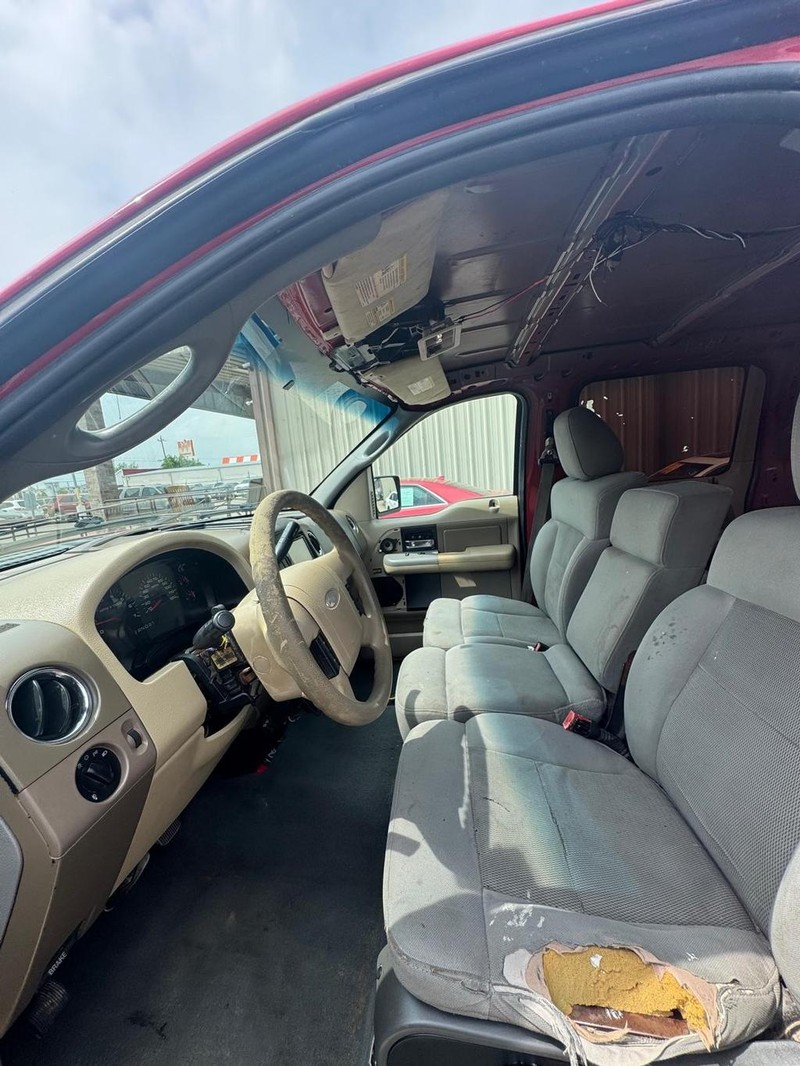 Ford F-150 Vehicle Full-screen Gallery Image 08