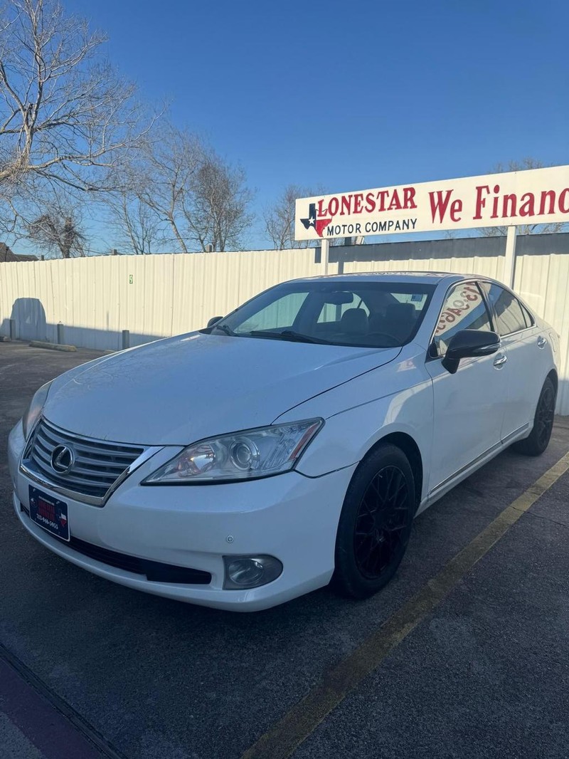 Lexus ES 350 Vehicle Full-screen Gallery Image 02