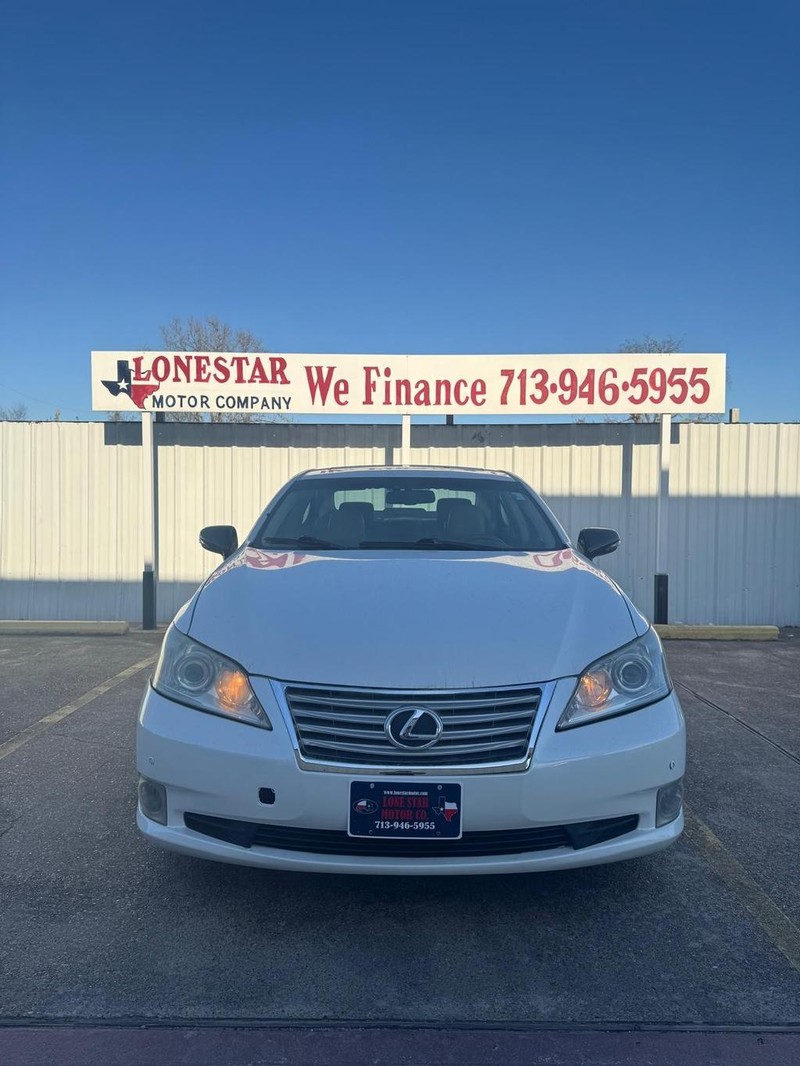 Lexus ES 350 Vehicle Full-screen Gallery Image 03