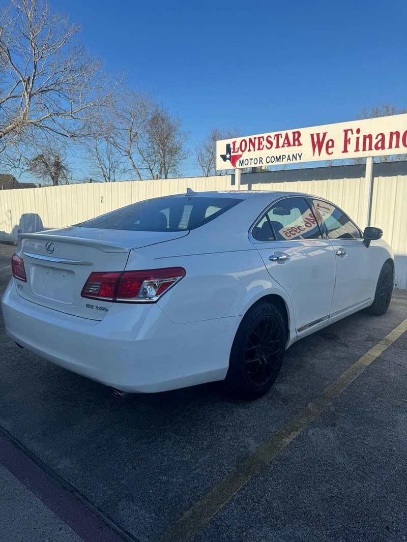 Lexus ES 350 Vehicle Full-screen Gallery Image 05