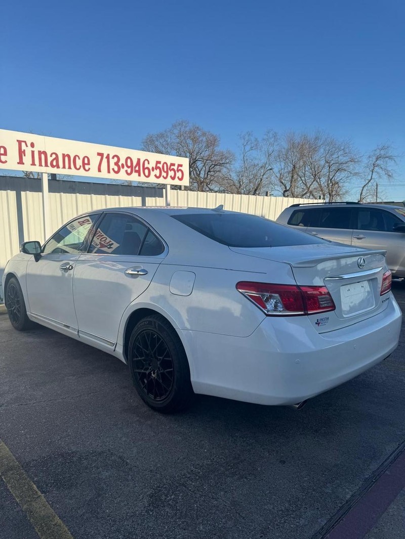 Lexus ES 350 Vehicle Full-screen Gallery Image 06