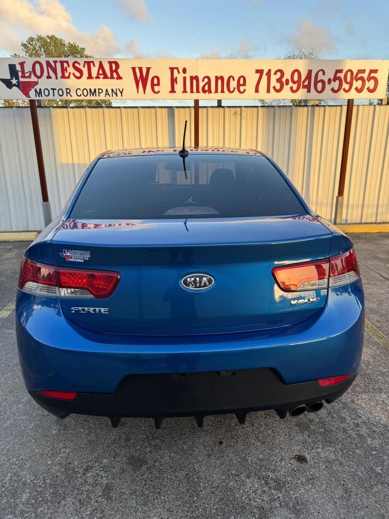 Kia Forte Koup Vehicle Full-screen Gallery Image 04