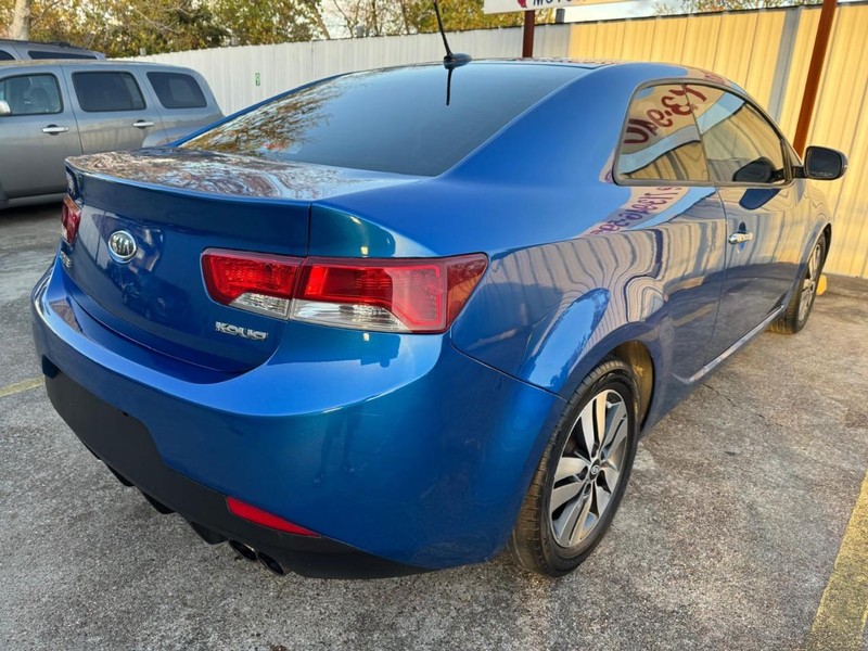 Kia Forte Koup Vehicle Full-screen Gallery Image 05