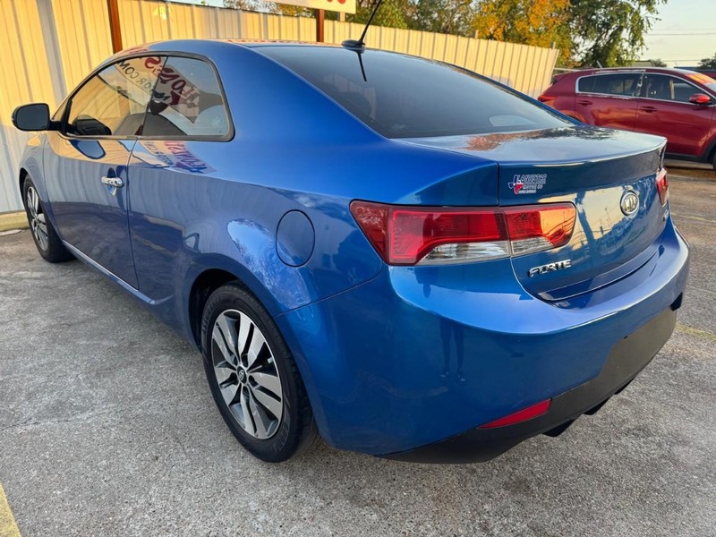 Kia Forte Koup Vehicle Full-screen Gallery Image 06