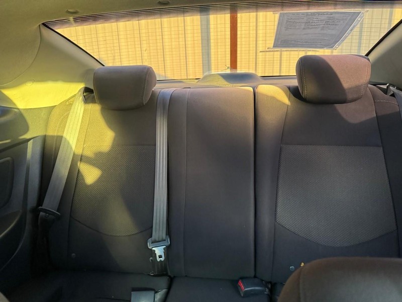 Kia Forte Koup Vehicle Full-screen Gallery Image 10