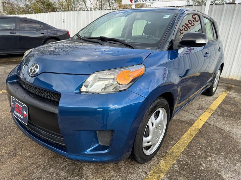 Scion xD Vehicle Full-screen Gallery Image 02