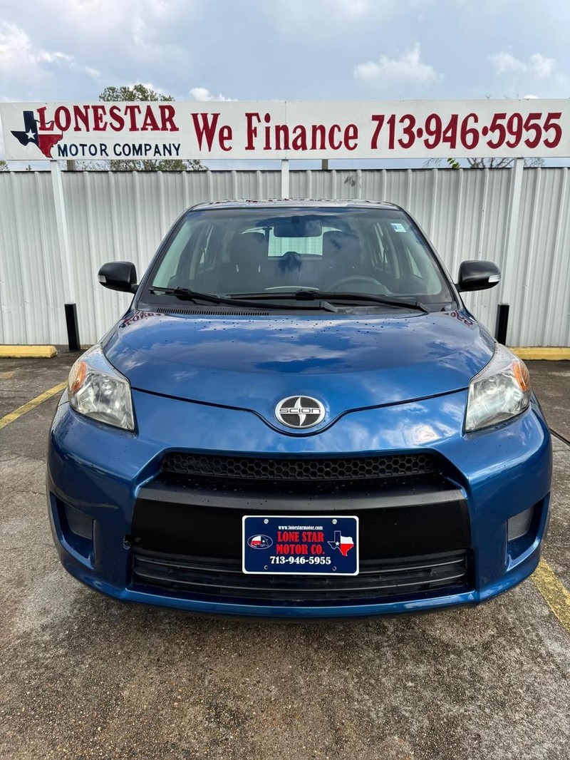 Scion xD Vehicle Full-screen Gallery Image 03