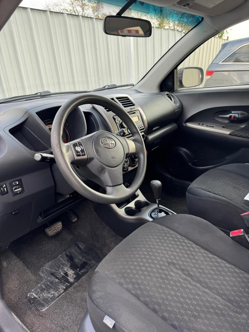 Scion xD Vehicle Full-screen Gallery Image 08