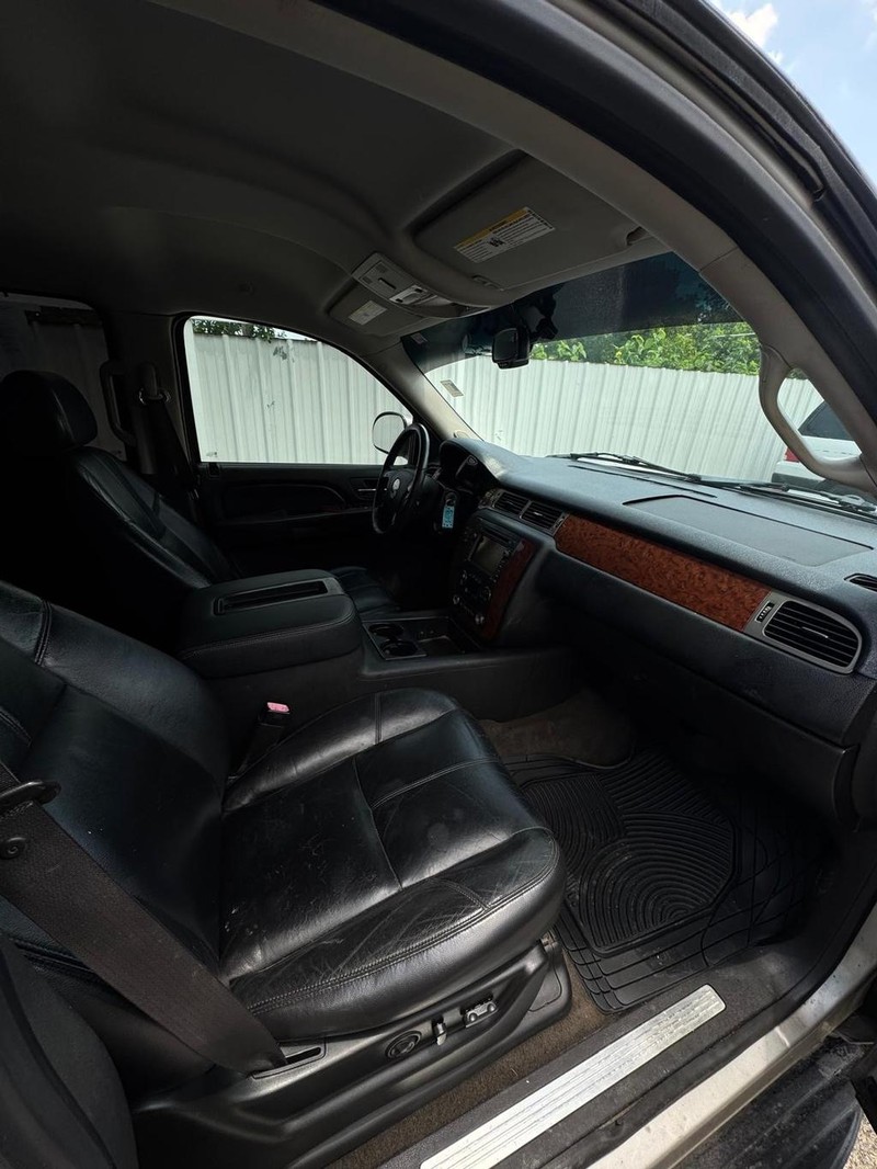 Chevrolet Tahoe Vehicle Full-screen Gallery Image 08