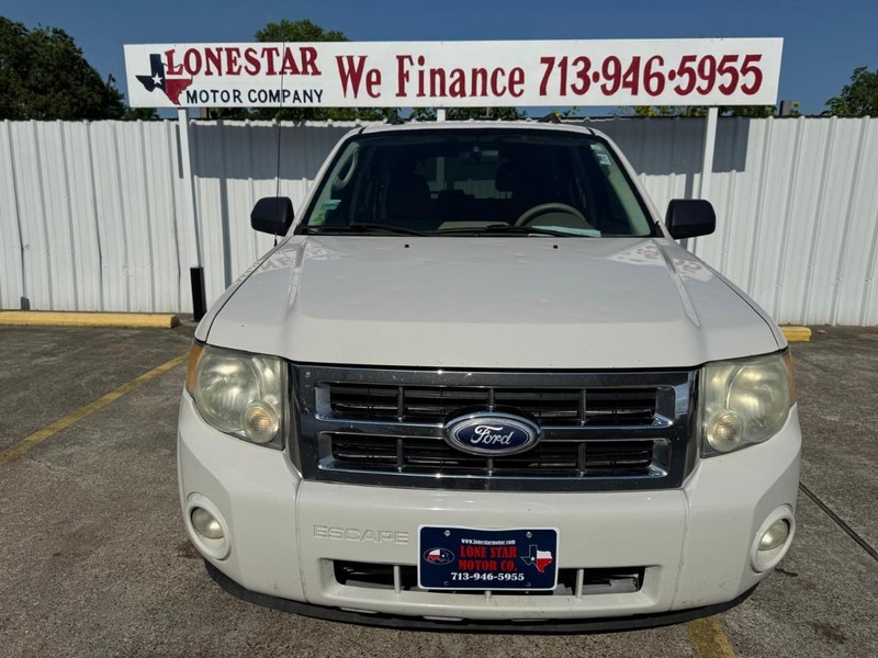 Ford Escape Vehicle Full-screen Gallery Image 03