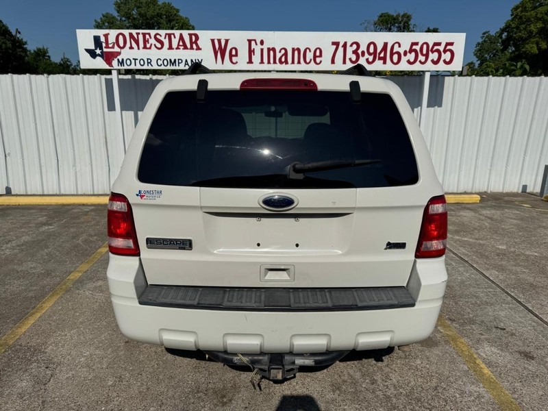 Ford Escape Vehicle Full-screen Gallery Image 04