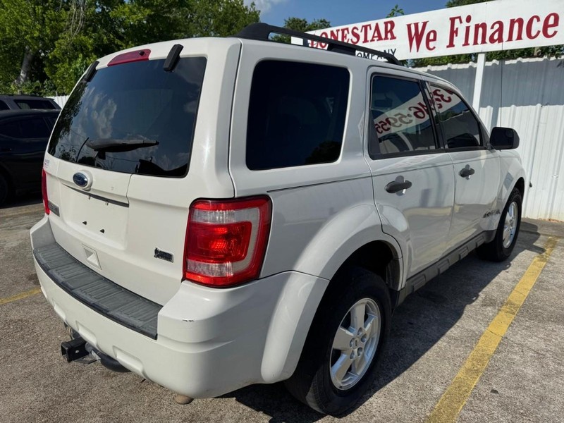 Ford Escape Vehicle Full-screen Gallery Image 05