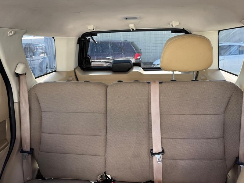 Ford Escape Vehicle Full-screen Gallery Image 10