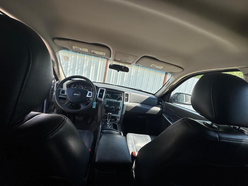 Jeep Grand Cherokee Vehicle Full-screen Gallery Image 10