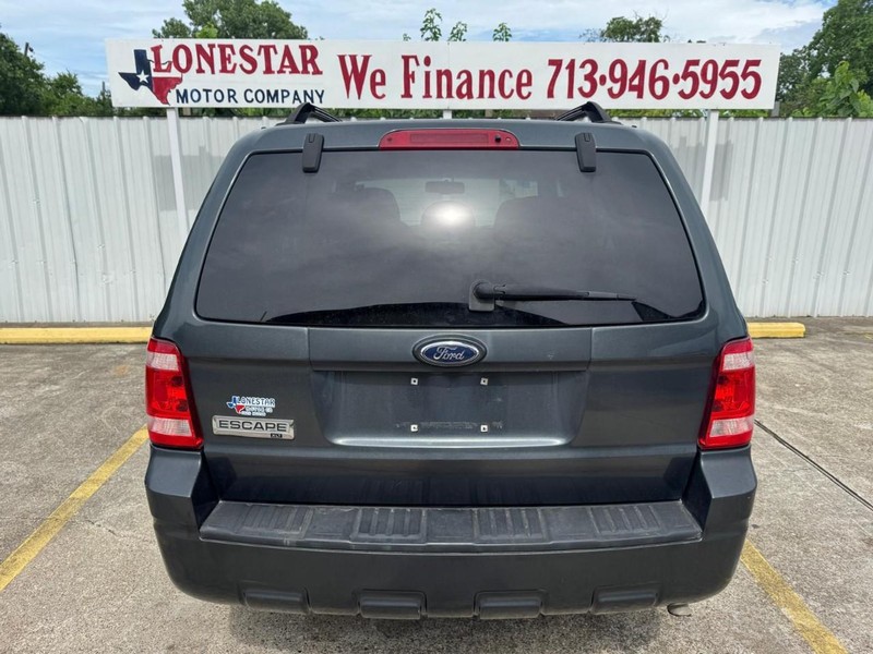 Ford Escape Vehicle Full-screen Gallery Image 04