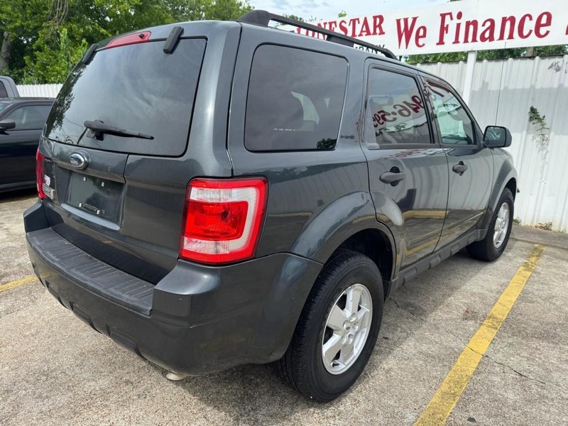 Ford Escape Vehicle Full-screen Gallery Image 05