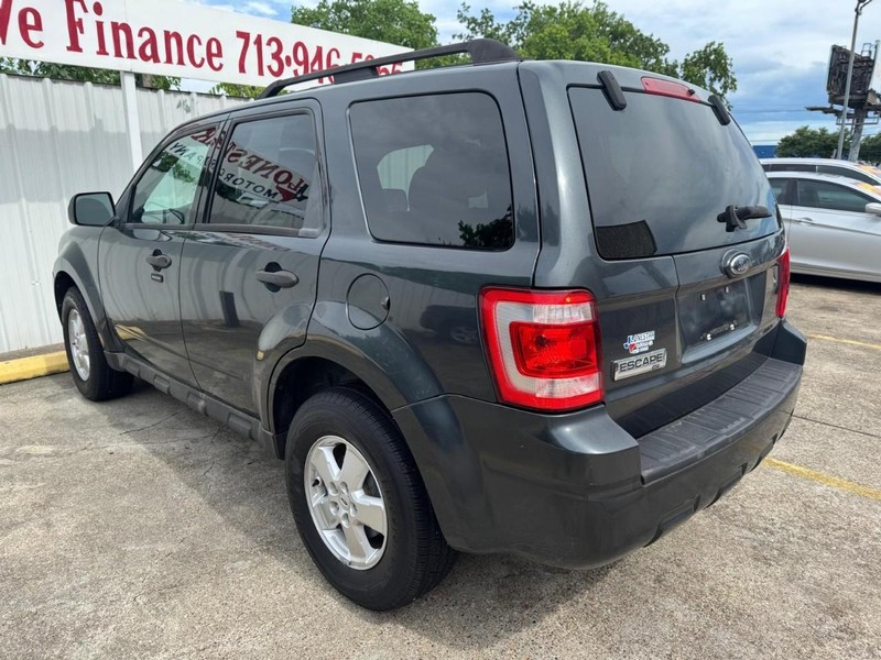 Ford Escape Vehicle Full-screen Gallery Image 06