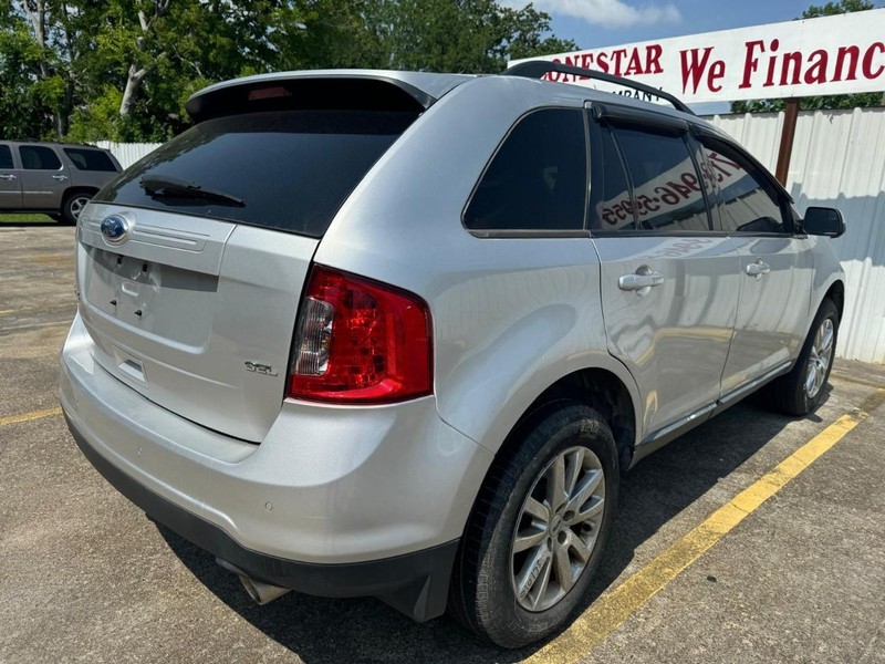 Ford Edge Vehicle Full-screen Gallery Image 05