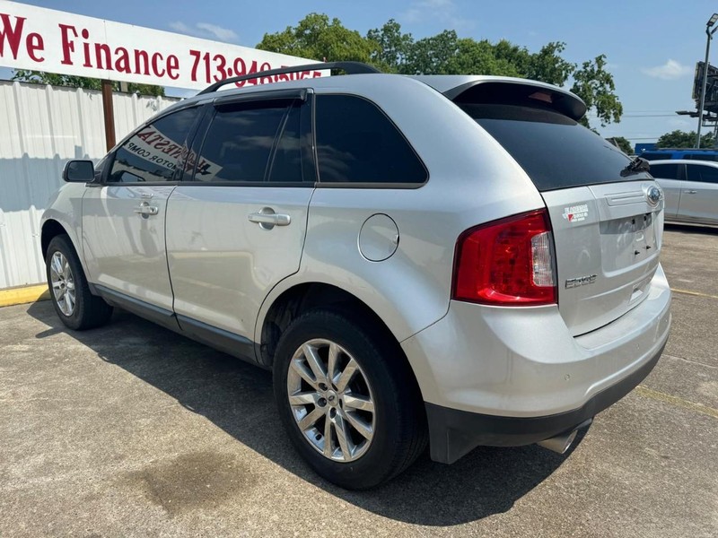 Ford Edge Vehicle Full-screen Gallery Image 06