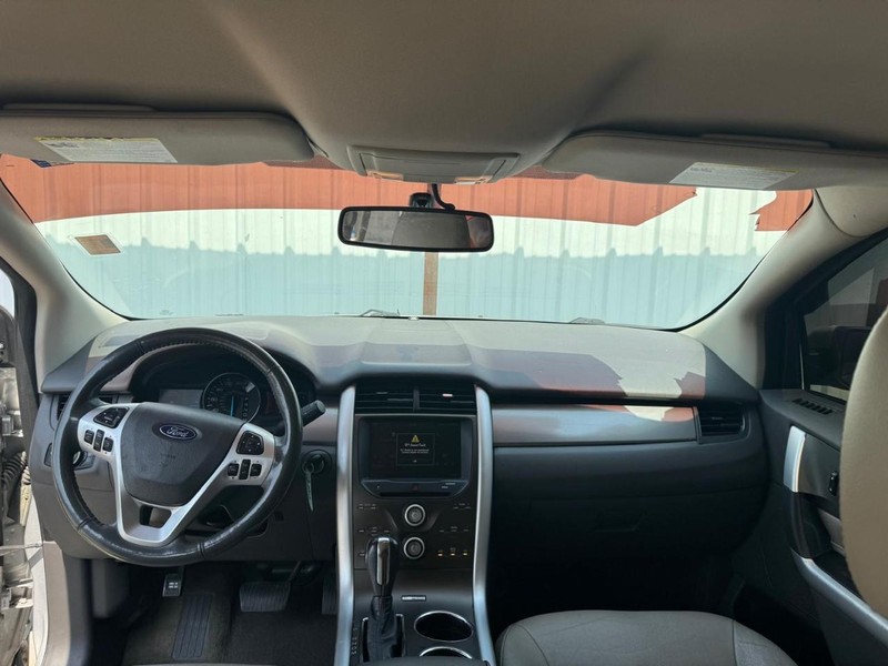 Ford Edge Vehicle Full-screen Gallery Image 08