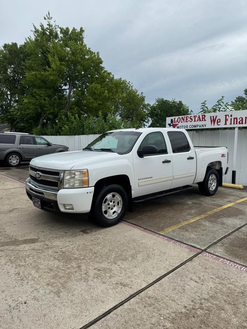 Chevrolet Silverado 1500 Vehicle Full-screen Gallery Image 02
