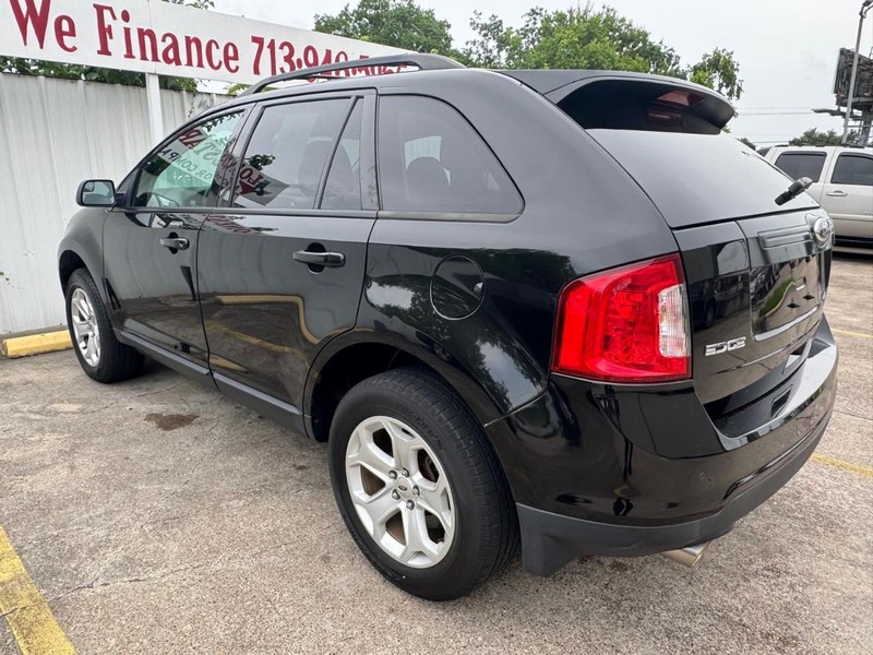 Ford Edge Vehicle Full-screen Gallery Image 06