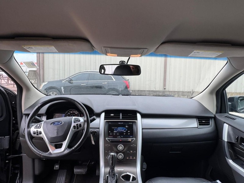 Ford Edge Vehicle Full-screen Gallery Image 09