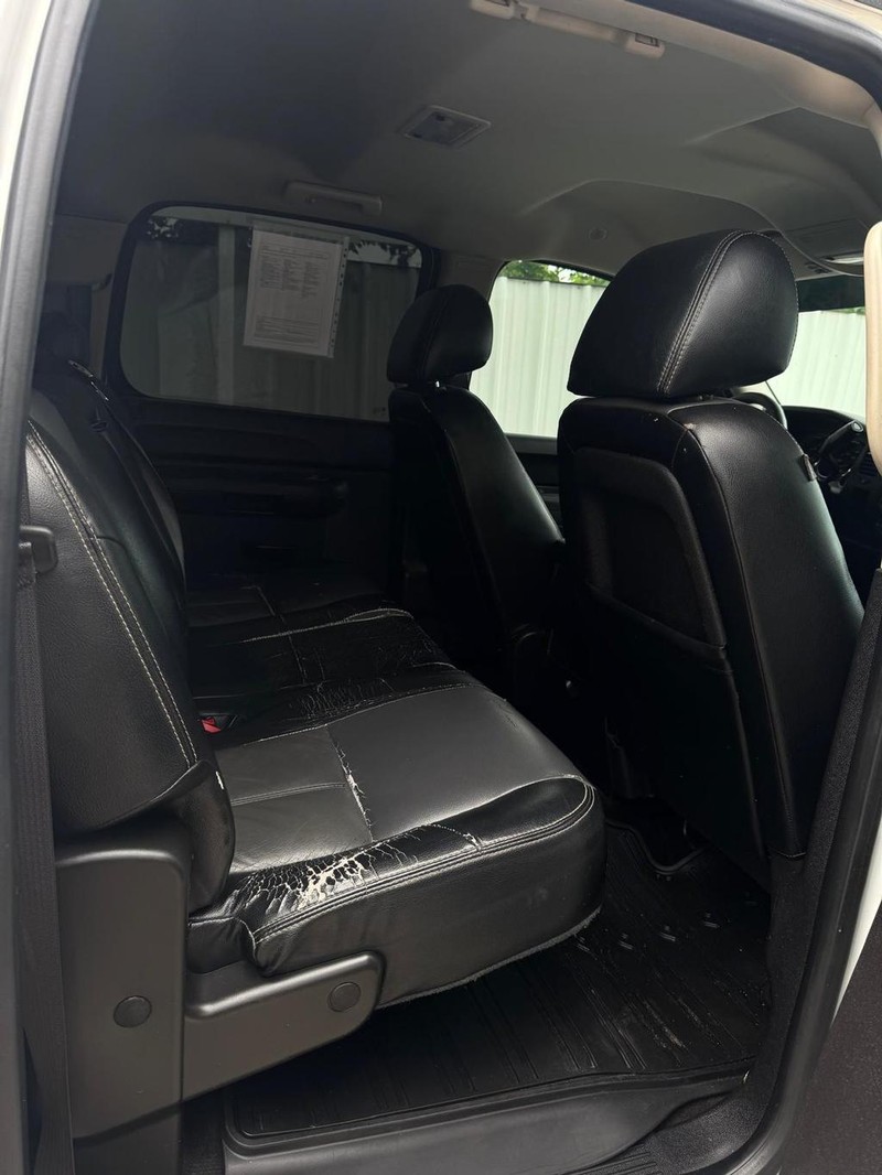 Chevrolet Silverado 1500 Vehicle Full-screen Gallery Image 09