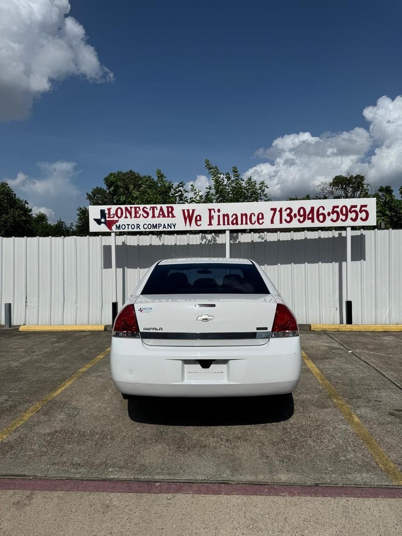 Chevrolet Impala Vehicle Full-screen Gallery Image 04