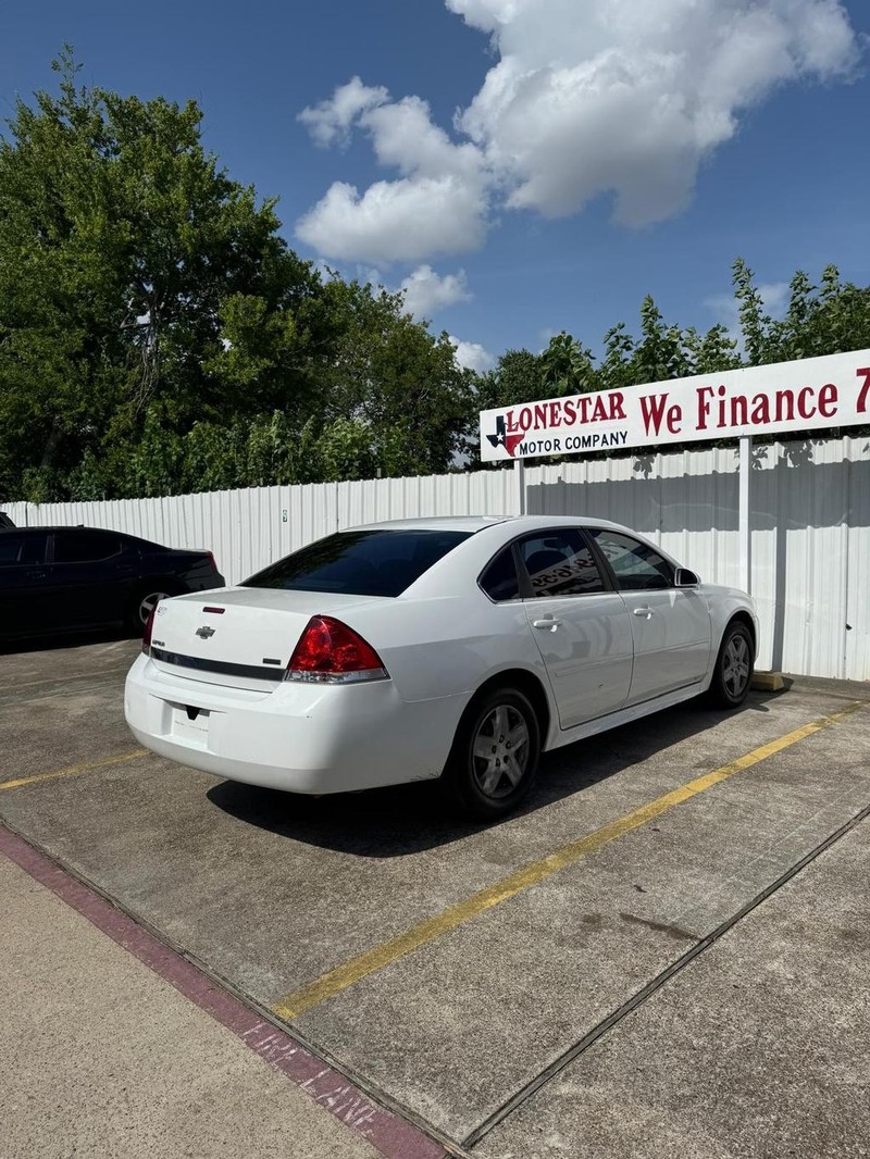 Chevrolet Impala Vehicle Full-screen Gallery Image 05