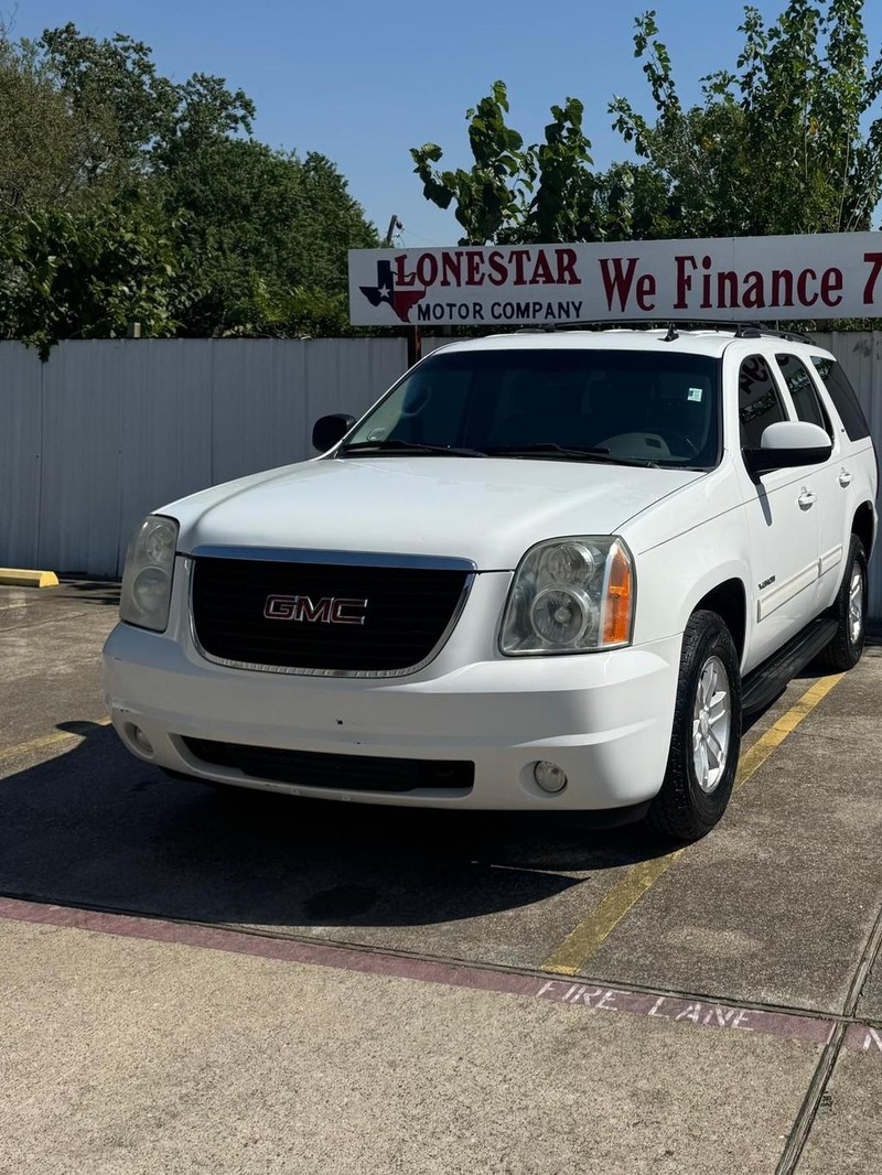 GMC Yukon Vehicle Full-screen Gallery Image 02