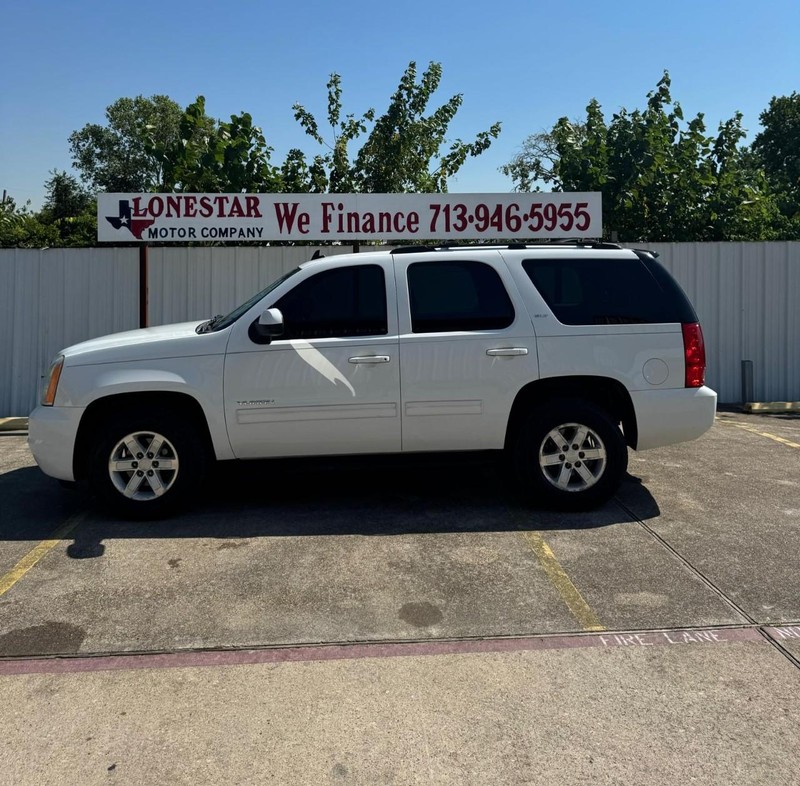 GMC Yukon Vehicle Full-screen Gallery Image 06