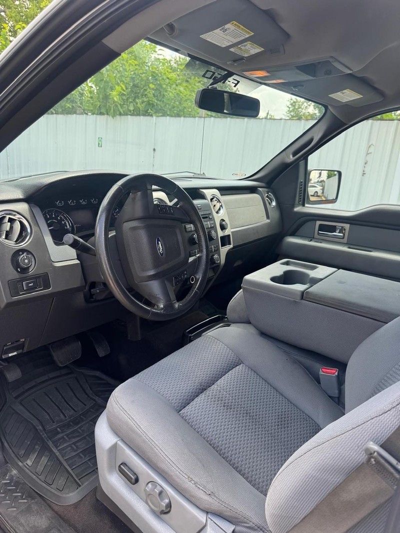 Ford F-150 Vehicle Full-screen Gallery Image 08