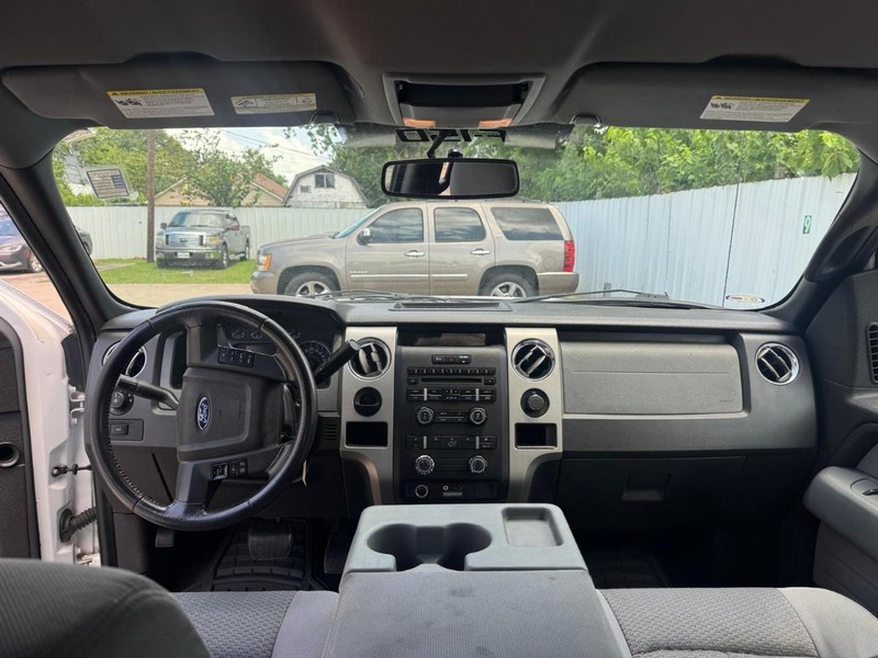 Ford F-150 Vehicle Full-screen Gallery Image 09