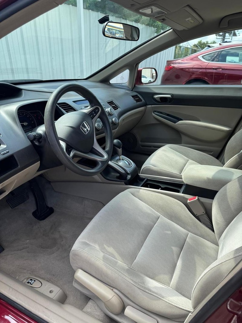 Honda Civic Sedan Vehicle Full-screen Gallery Image 08