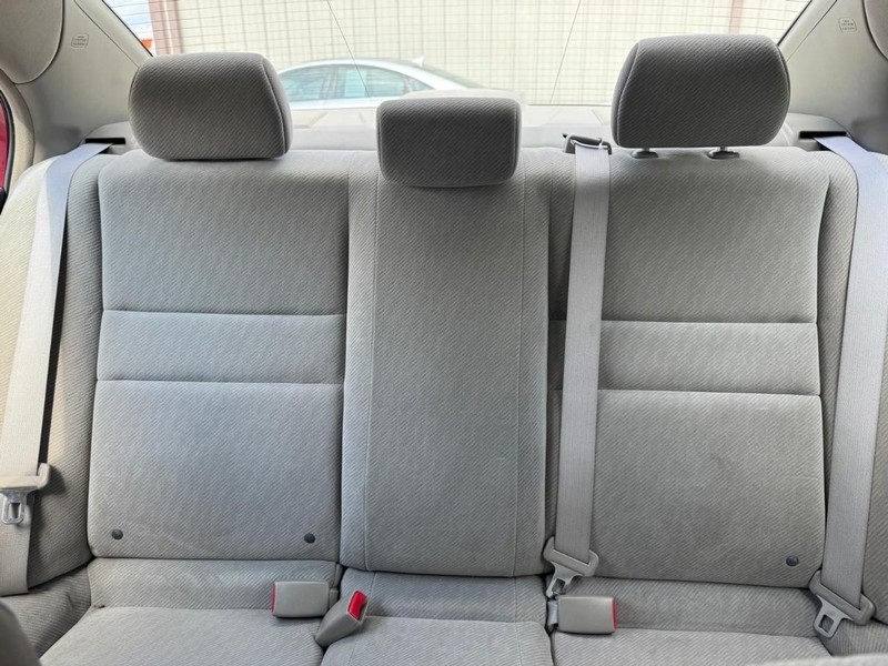 Honda Civic Sedan Vehicle Full-screen Gallery Image 10