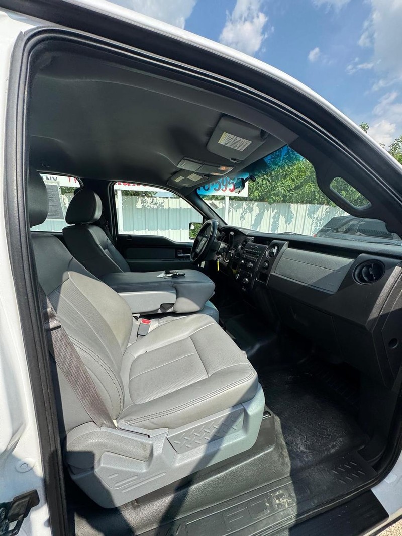 Ford F-150 Vehicle Full-screen Gallery Image 08