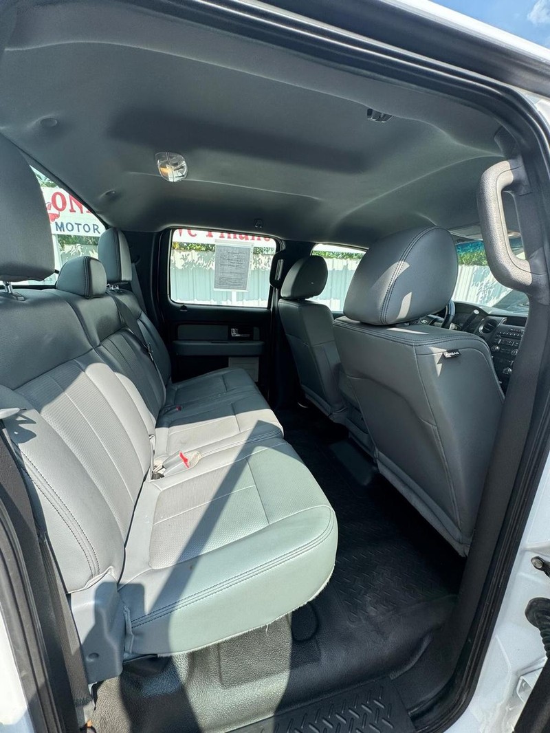 Ford F-150 Vehicle Full-screen Gallery Image 09